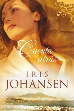 Iris Johansen Cuenta atrás обложка книги