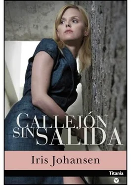 Iris Johansen Callejón sin salida обложка книги