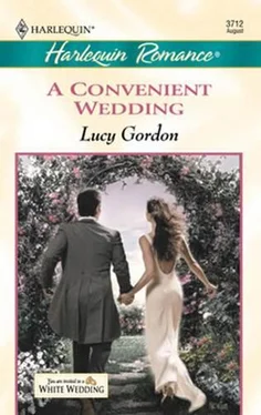 Lucy Gordon A Convenient Wedding обложка книги