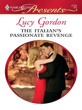 Lucy Gordon The Italian's Passionate Revenge обложка книги