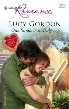 Lucy Gordon One Summer in Italy… обложка книги