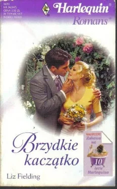 Liz Fielding Brzydkie kaczątko обложка книги