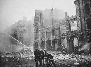 Fighting fires during the London blitz National Archives January 29 A - фото 12