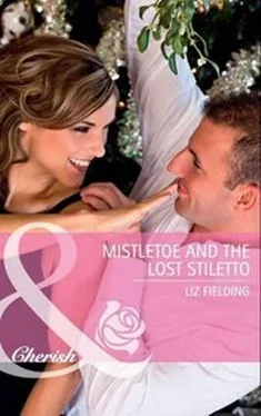 Liz Fielding Mistletoe and the Lost Stiletto обложка книги