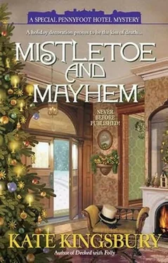 Kate Kingsbury Mistletoe and Mayhem обложка книги