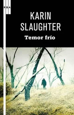 Karin Slaughter Temor Frío обложка книги