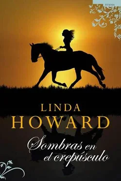 Linda Howard Sombras Del Crepúsculo обложка книги