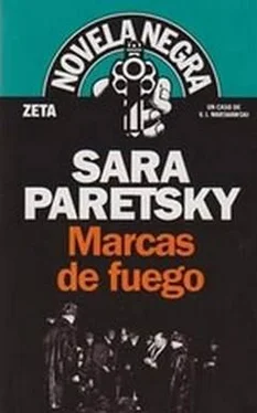 Sara Paretsky Marcas de Fuego обложка книги