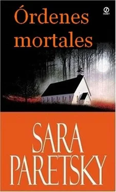 Sarah Paretsky Órdenes Mortales обложка книги