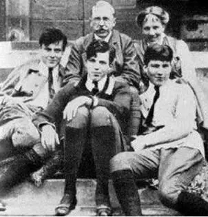 La familia Stauffenberg en 1923 Arriba el padre Alfred y al lado su mujer - фото 22