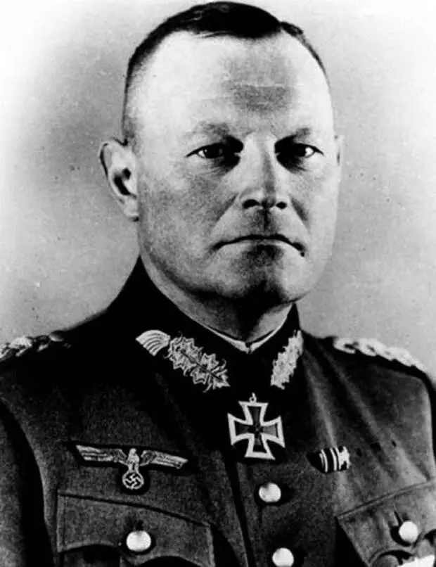 El general Erich Hoepner sustituto de Fromm Su falta de resolución fue muy - фото 55