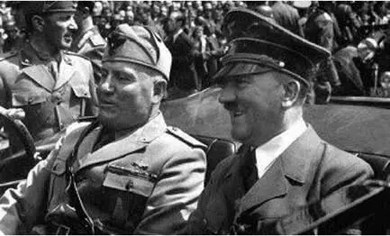 Hitler y Mussolini sonrientes en una visita a Munich en 1940 El encuentro - фото 56