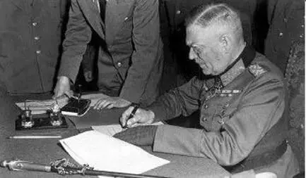 El mariscal Wilhelm Keitel celebró con entusiasmo el que Hitler hubiera - фото 59