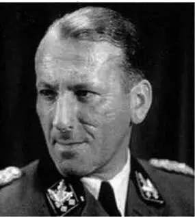 El general de las SS Ernst Kaltenbrunner participó en la represión de los - фото 71