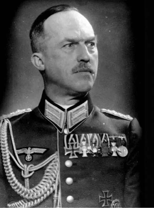 El general Paul von Hase comandante de Berlín sufrió la muerte humillante - фото 81