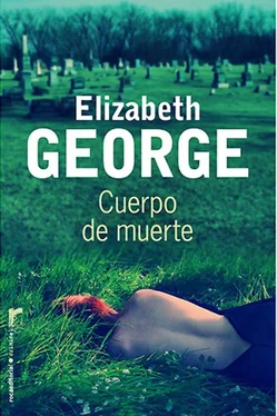 Elizabeth George Cuerpo de Muerte обложка книги