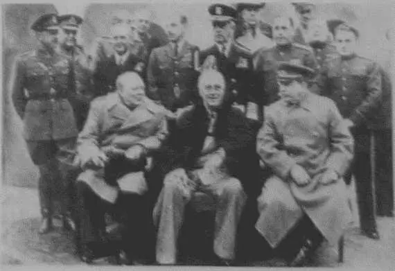 ЧЕРЧИЛЛЬ РУЗВЕЛЬТ СТАЛИН Это классическое фото сделано в тот момент когда - фото 17