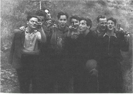 Счастливые школьные годы На крыше дома Нирензее Москва 1951 год После - фото 10