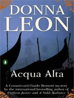 Donna Leon Aqua alta обложка книги