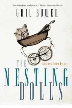 Gail Bowen The Nesting Dolls обложка книги