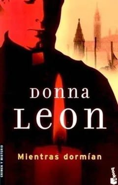 Donna Leon Mientras dormían обложка книги