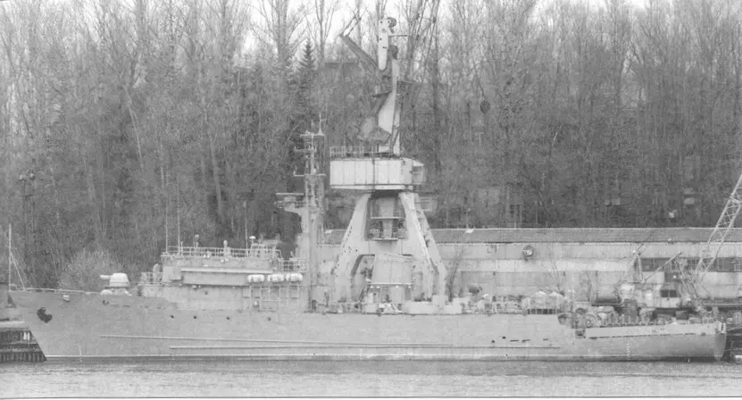 Морской ТЩК пр 02668 Вицеадмирал Захарьин во время достройки весна 2007 г - фото 16