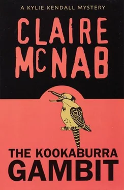 Claire McNab Kookaburra Gambit обложка книги