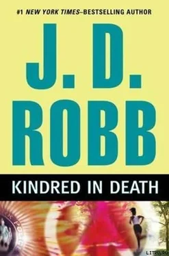 J Robb Afines en la Muerte обложка книги