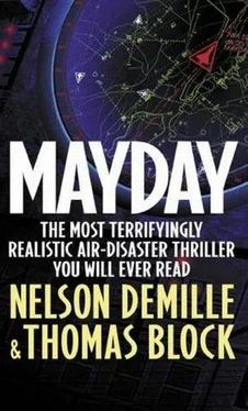 Nelson DeMille Mayday обложка книги