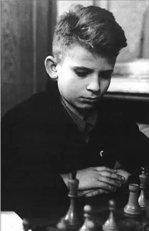 Spassky at eleven already seen as a chess miracle by his trainer Vladimir - фото 8