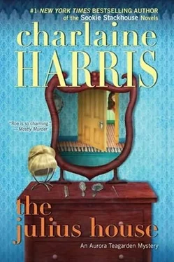 Charlaine Harris The Julius House обложка книги