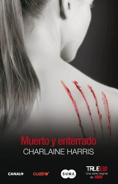 Charlaine Harris Muerto y enterrado обложка книги