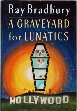 Ray Bradbury A Graveyard for Lunatics обложка книги