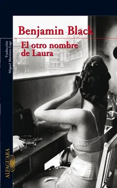 Benjamin Black El otro nombre de Laura обложка книги