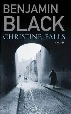 Benjamin Black Christine Falls обложка книги