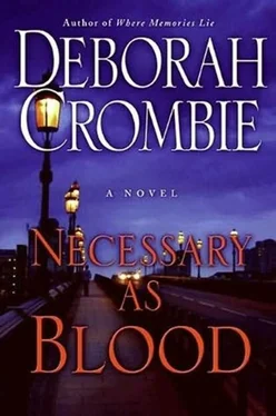 Deborah Crombie Necessary as Blood обложка книги