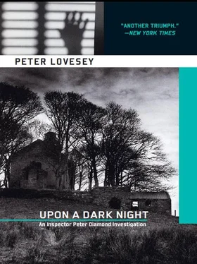 Peter Lovesey Upon A Dark Night обложка книги