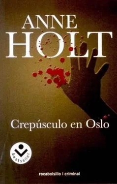 Anne Holt Crepúsculo En Oslo обложка книги