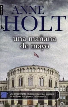 Anne Holt Una Mañana De Mayo