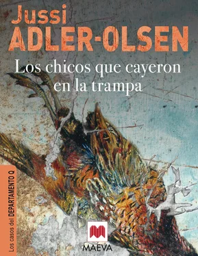 Jussi Adler-Olsen Los Chicos Que Cayeron En La Trampa обложка книги