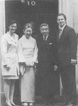 Император Акихито и императрица Микито с британским премьером 1998 г - фото 43