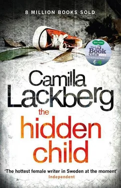 Camilla Läckberg The Hidden Child обложка книги