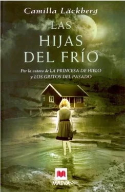 Camilla Läckberg Las Hijas del Frío обложка книги