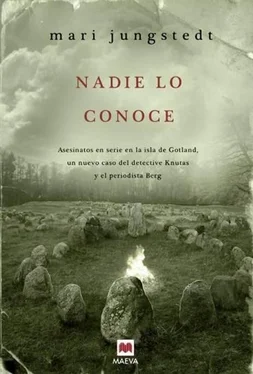 Mari Jungstedt Nadie Lo Conoce обложка книги