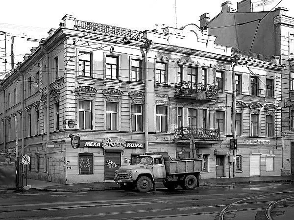 Дом 45 Трехэтажный дом 45 выглядит симпатичнее своего соседа но по части - фото 64