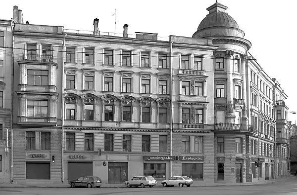 Дом 555 А еще Семен Семенович владел роскошной виллой в Риме которую - фото 87