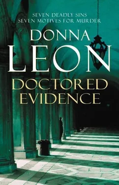 Donna Leon Doctored Evidence обложка книги