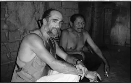 Paolo Pinage left who guided the author into the Amazon rests in the house - фото 19