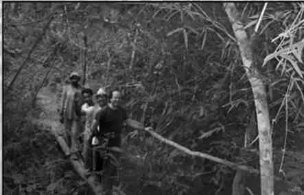 The author front treks with Bakairí Indians through the jungle along the same - фото 20