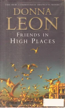 Donna Leon Friends in High Places обложка книги